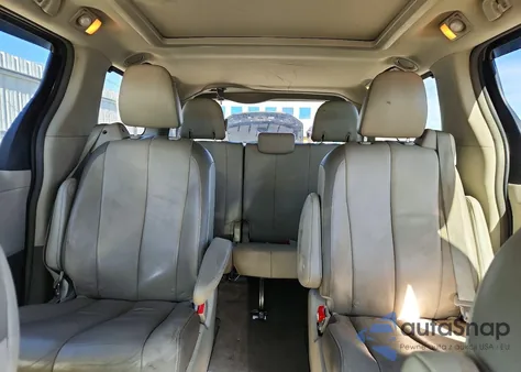 2014 Toyota Sienna Xle z USA, uszkodzony, nr VIN 5TDDK3DC6ES077705